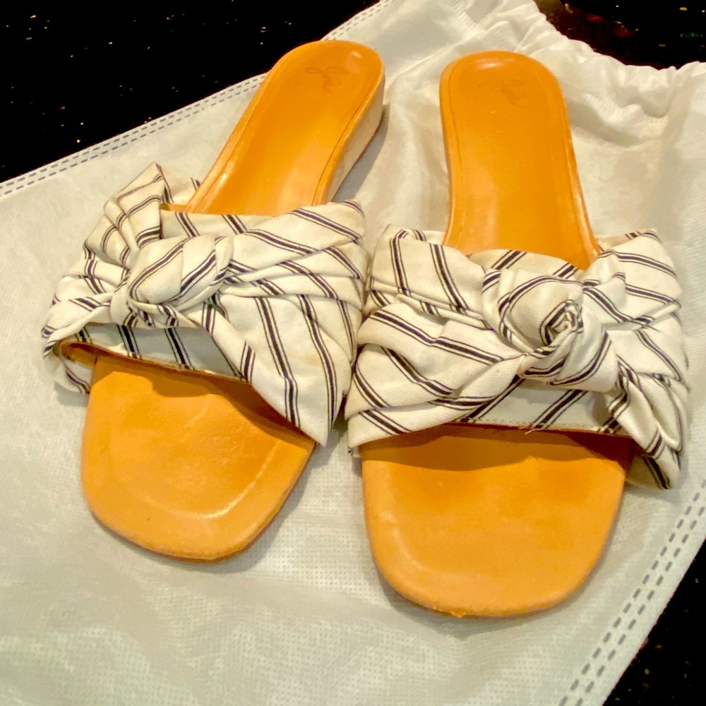 Summer staple! Slide on mules